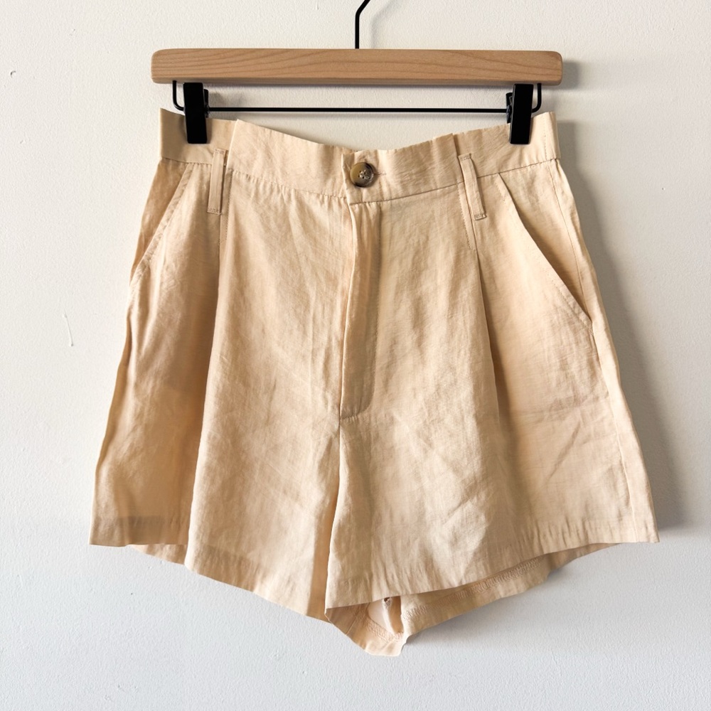 Zara Women's Tailored Fit Tan Shorts Size Small
